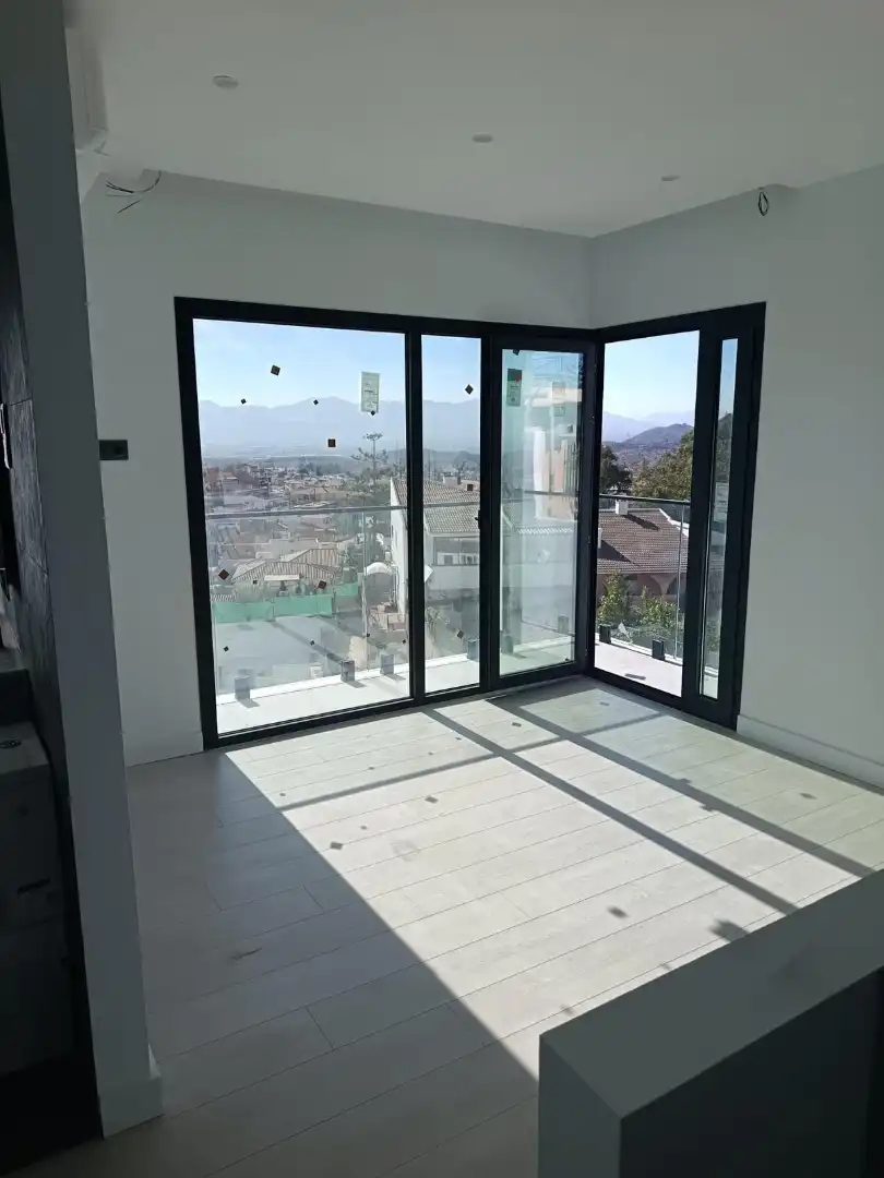 Sala d'estar de Casa o xalet en venda en Málaga amb Jardí privat, Terrassa i Piscina