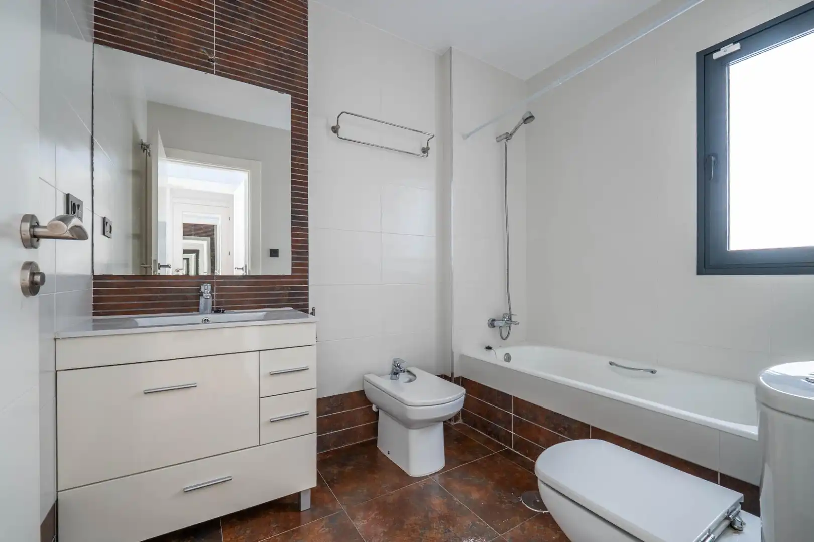 Baño de Piso en venta en Motril con Terraza y Piscina comunitaria