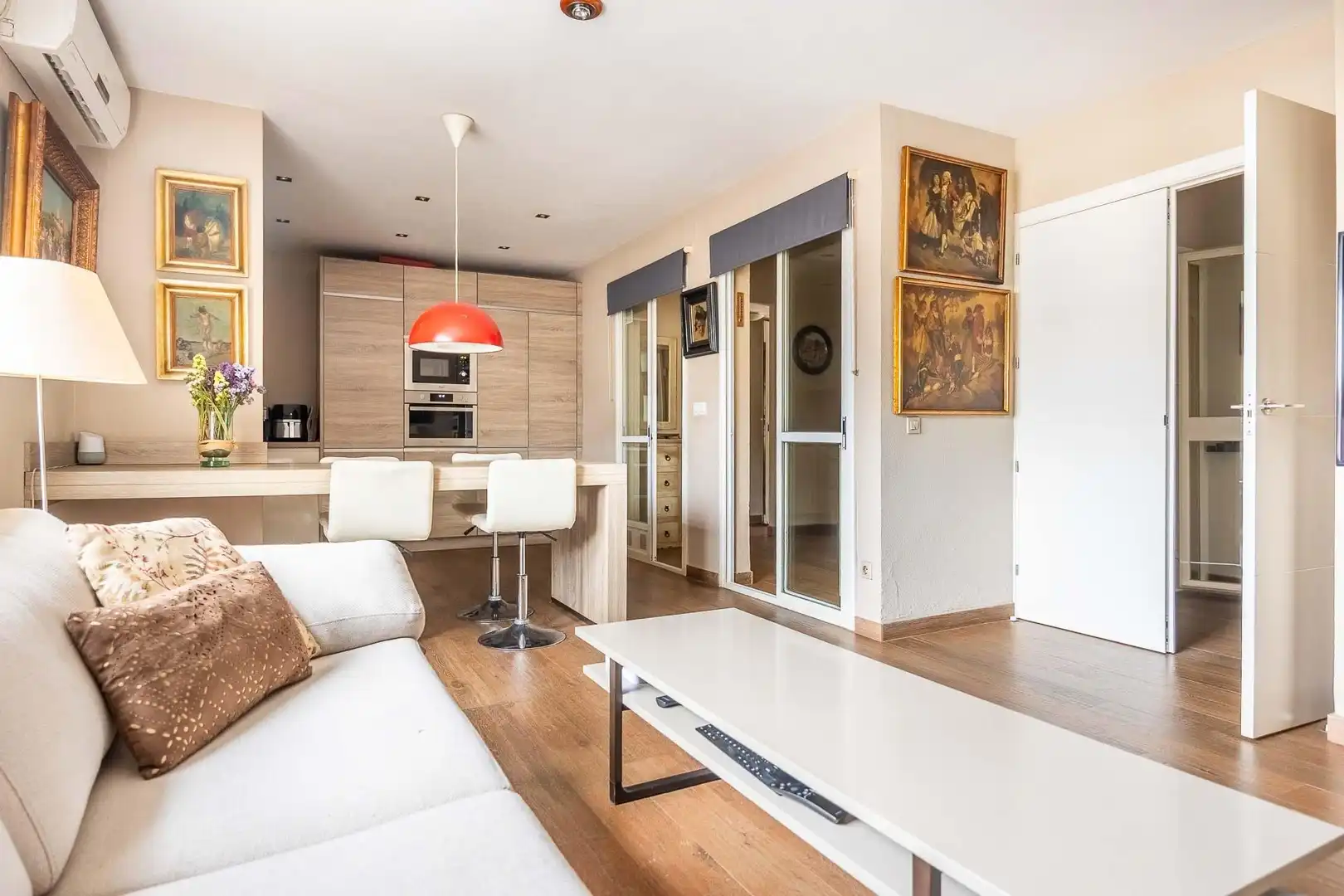 Living room of Houses for sale in Sevilla  with Air Conditioner, Private garden and Storage room