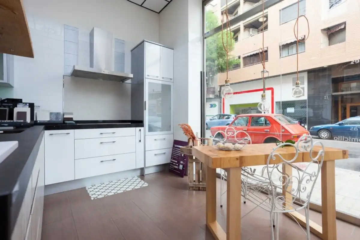 Local en venda a Calle BALLESTEROS, FLORENTINO, 28, Las Fuentes