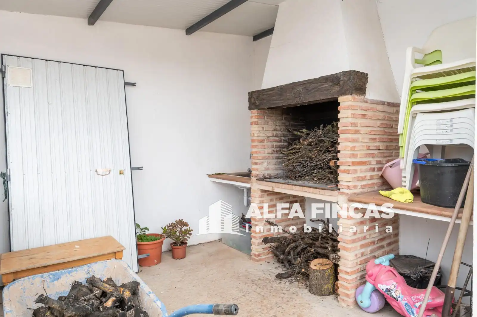 Vista exterior de Casa o xalet en venda en Villarrobledo amb Aire condicionat, Calefacció i Jardí privat