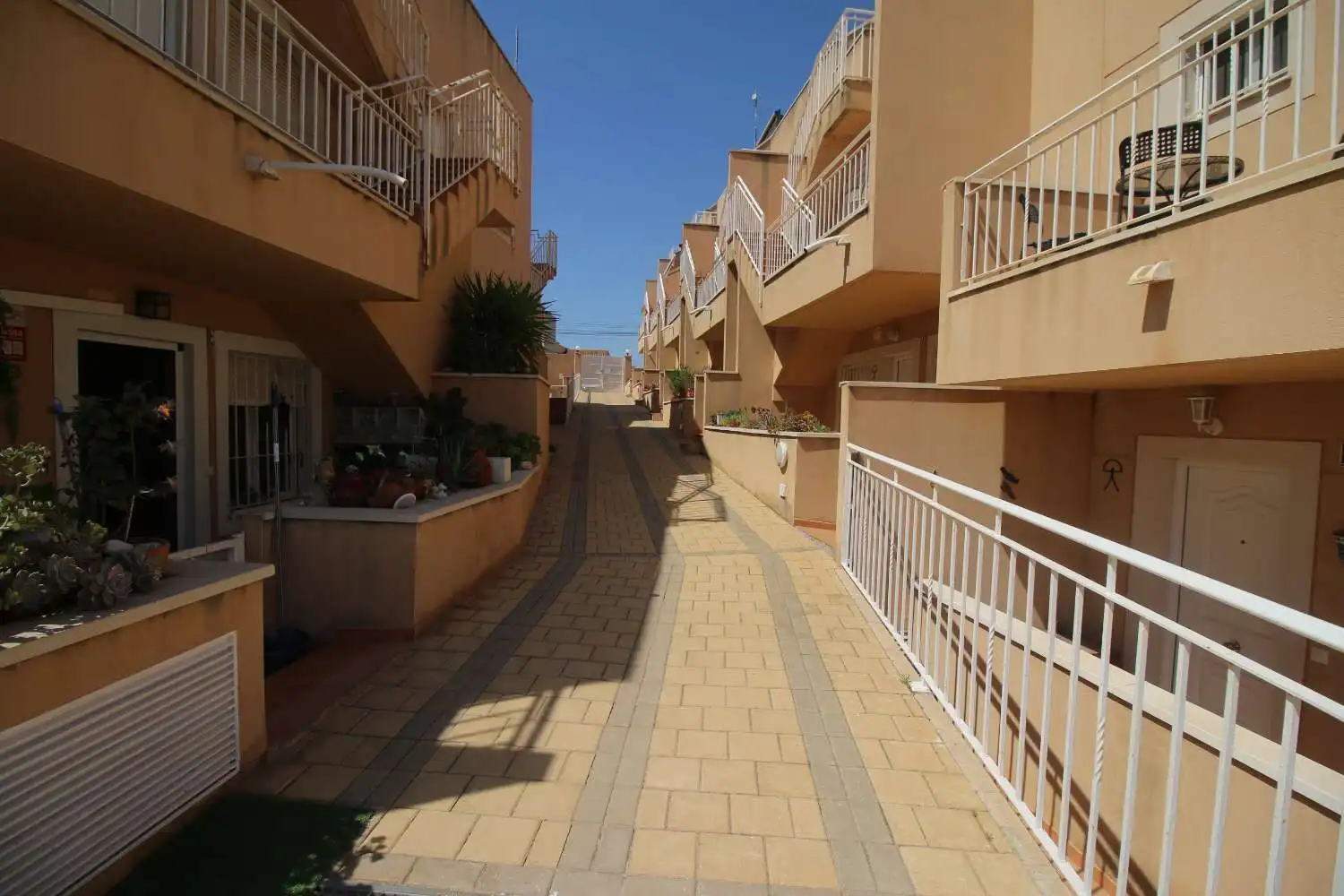 Vista exterior de Casa adosada en venta en Cuevas del Almanzora con Aire acondicionado, Terraza y Piscina