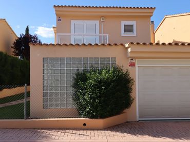 Casa aparellada amb piscina de lloguer a Nueva Santa Barbara - Cruz de Gracia
