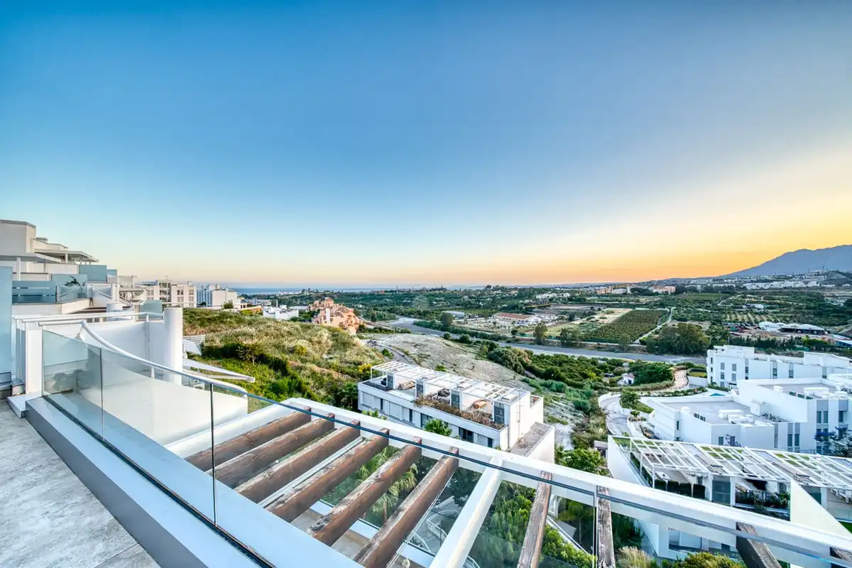 Terrasse von Dachboden zum Verkauf in Estepona mit Klimaanlage, Terrasse und Abstellraum
