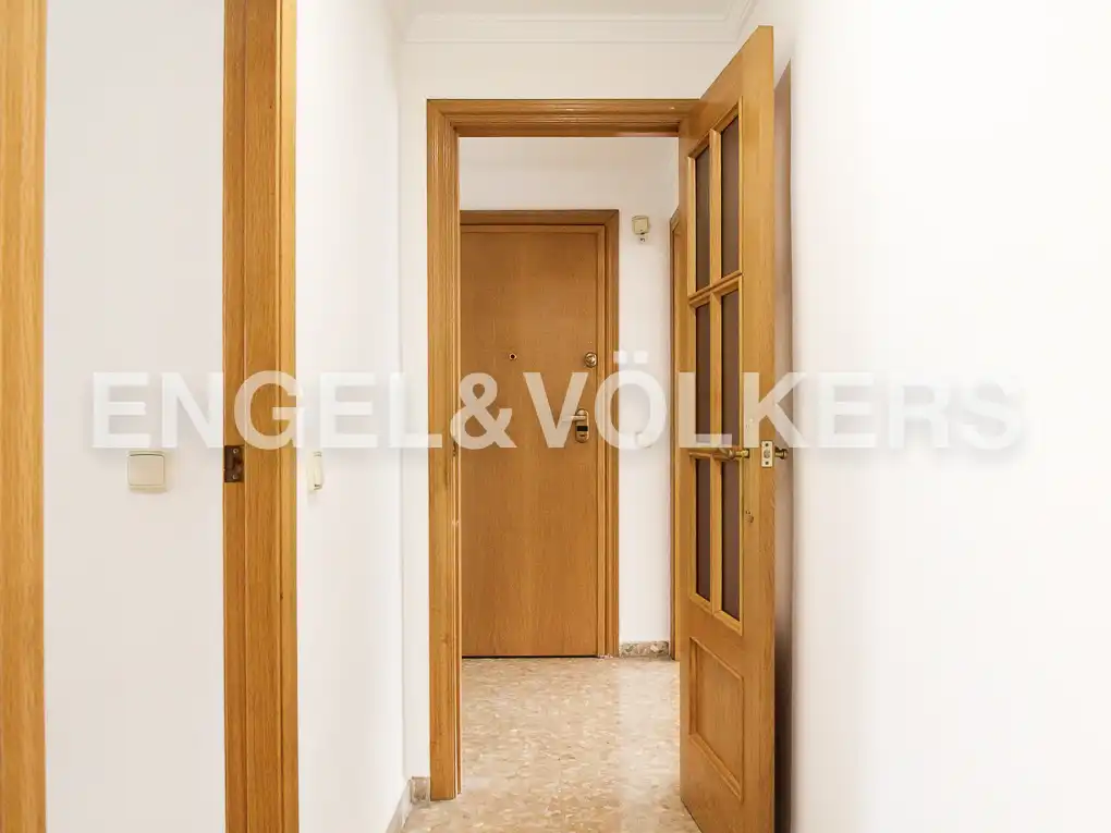 Wohnung zur Miete in Valencia mit Klimaanlage, Heizung und Balkon