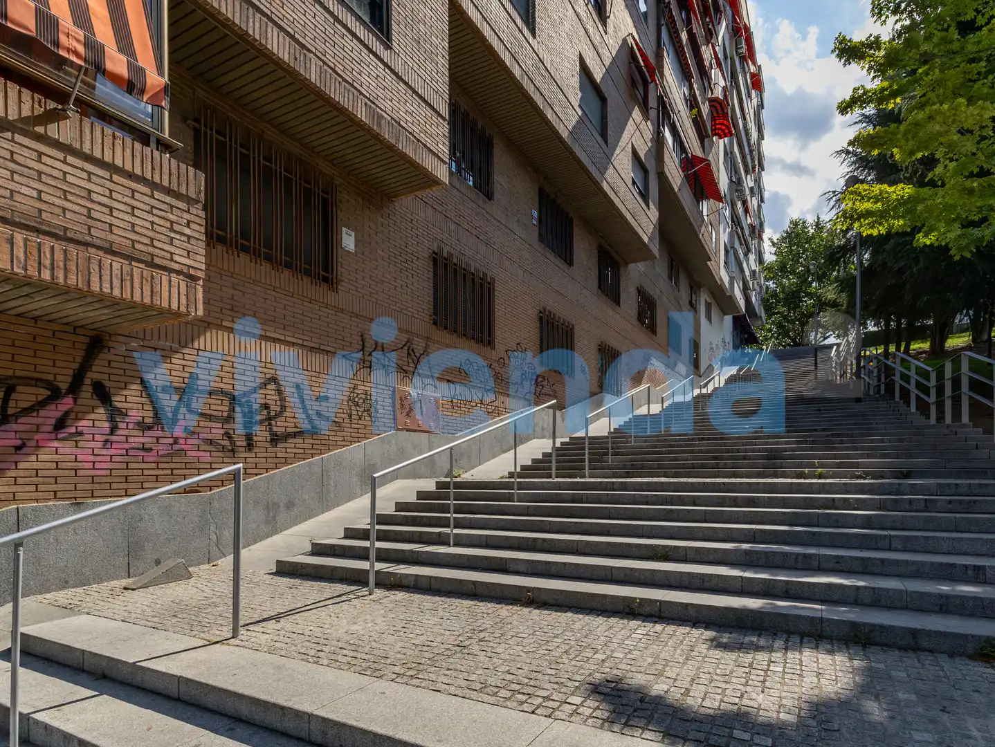 Vista exterior de Pis en venda en Madrid amb Calefacció