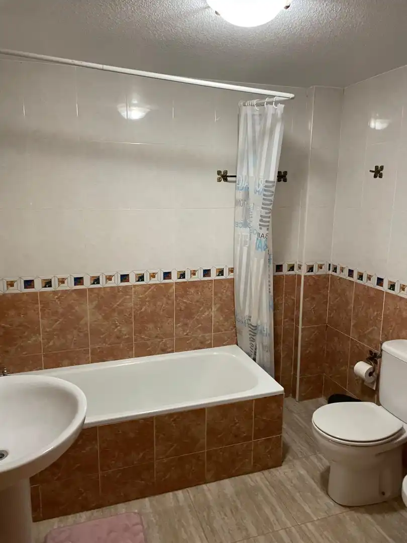Badezimmer von Wohnung zur Miete in Águilas mit Möbliert und Balkon