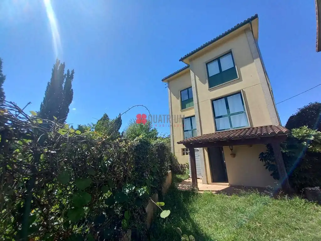 Vista exterior de Casa o chalet de alquiler en Santiago de Compostela  con Calefacción, Jardín privado y Trastero