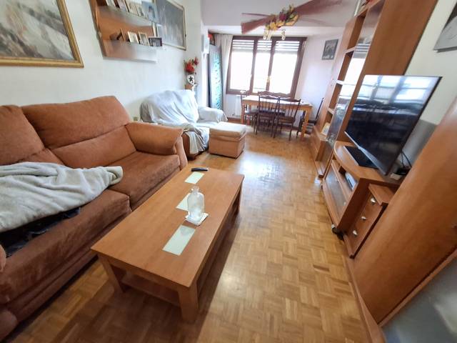 Piso en Venta en Avenida de Doce Ligero de Artillería en San Millán - Ayuntamiento