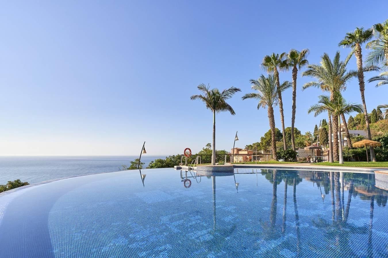 Schwimmbecken von Einfamilien-Reihenhaus zur Miete in Almuñécar mit Klimaanlage, Terrasse und Möbliert