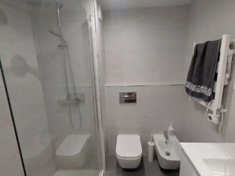 Baño de Piso en venta en Cubelles con Aire acondicionado, Jardín privado y Amueblado