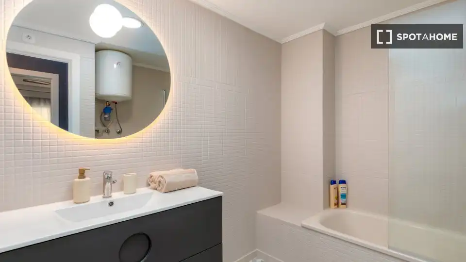 Baño de Piso de alquiler en Valencia con Aire acondicionado, Calefacción y Amueblado