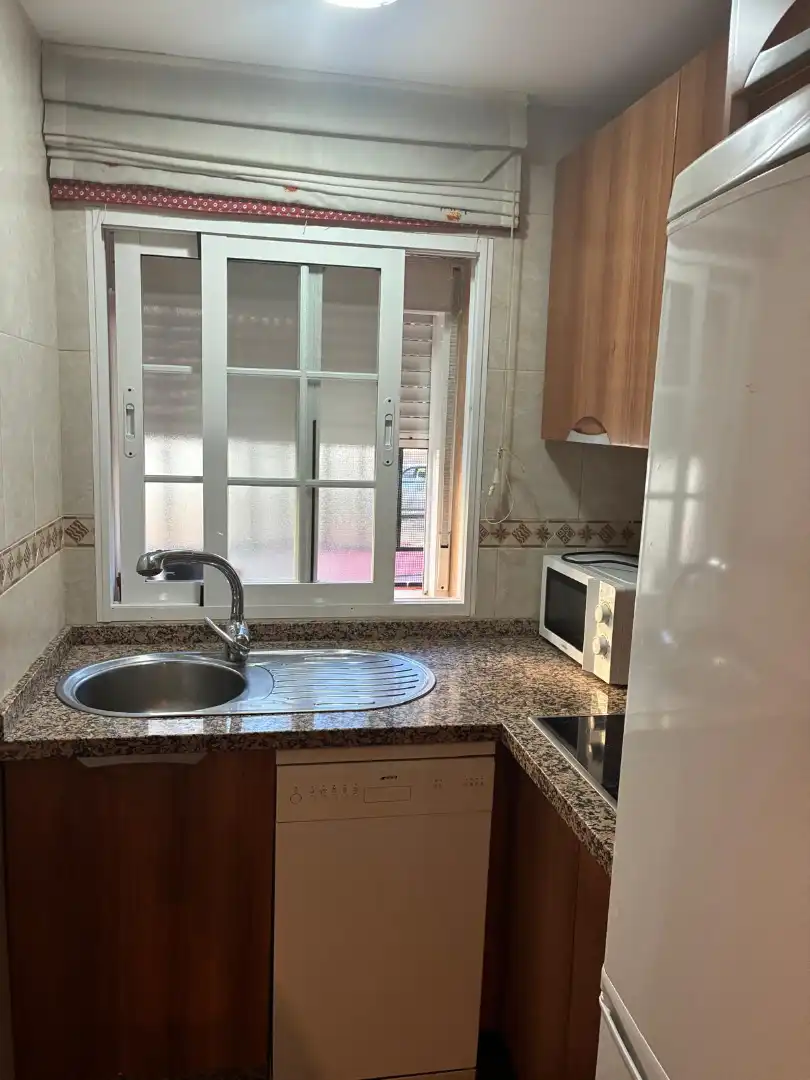 Cuina de Pis en venda en Granada amb Aire condicionat, Moblat i Rentadora