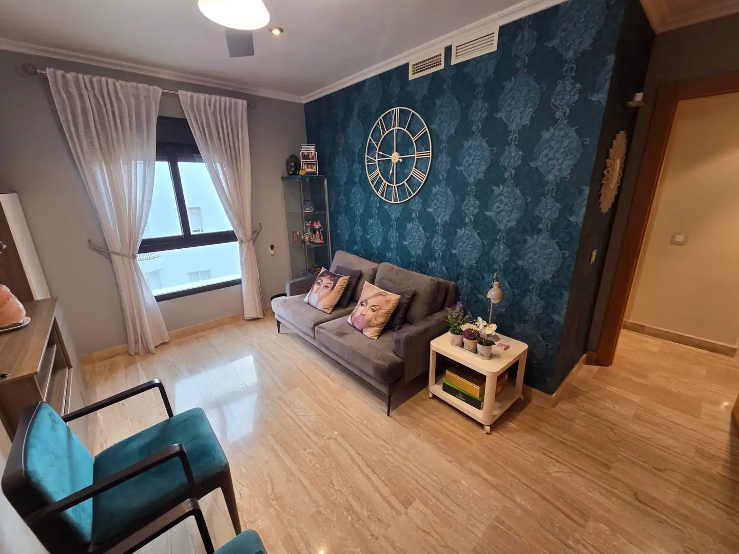Sala d'estar de Pis en venda en Algeciras amb Aire condicionat i Terrassa