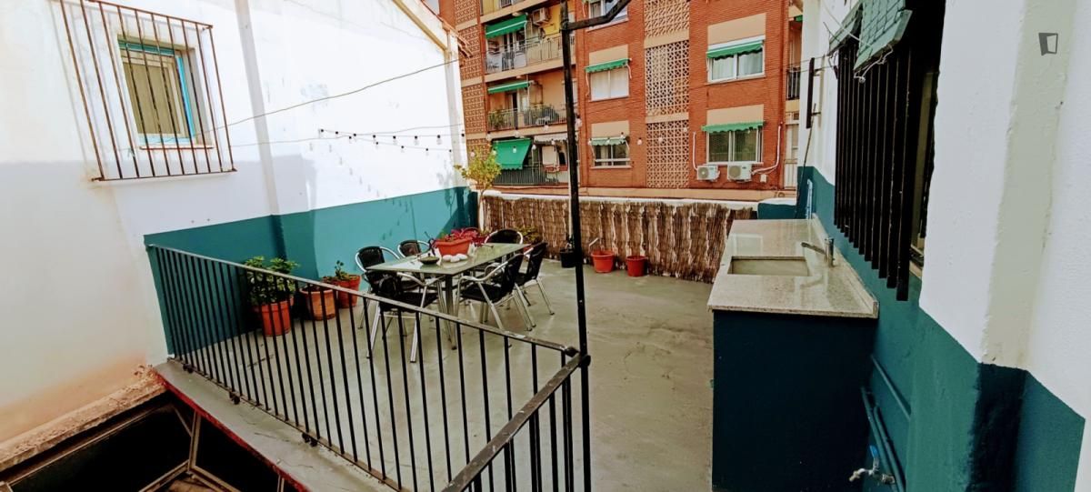 Terrassa de Casa o xalet per a compartir en Burjassot amb Aire condicionat, Moblat i Forn