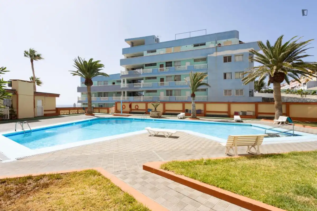 Piscina de Apartament de lloguer en Candelaria amb Moblat, Forn i Rentadora