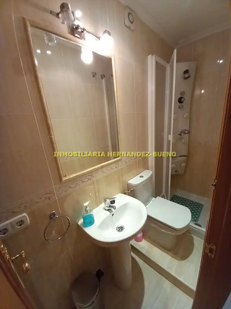 Bathroom of Flat for rent in Salamanca