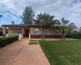 Vista exterior de Casa o xalet en venda en  Córdoba Capital amb Aire condicionat, Calefacció i Jardí privat