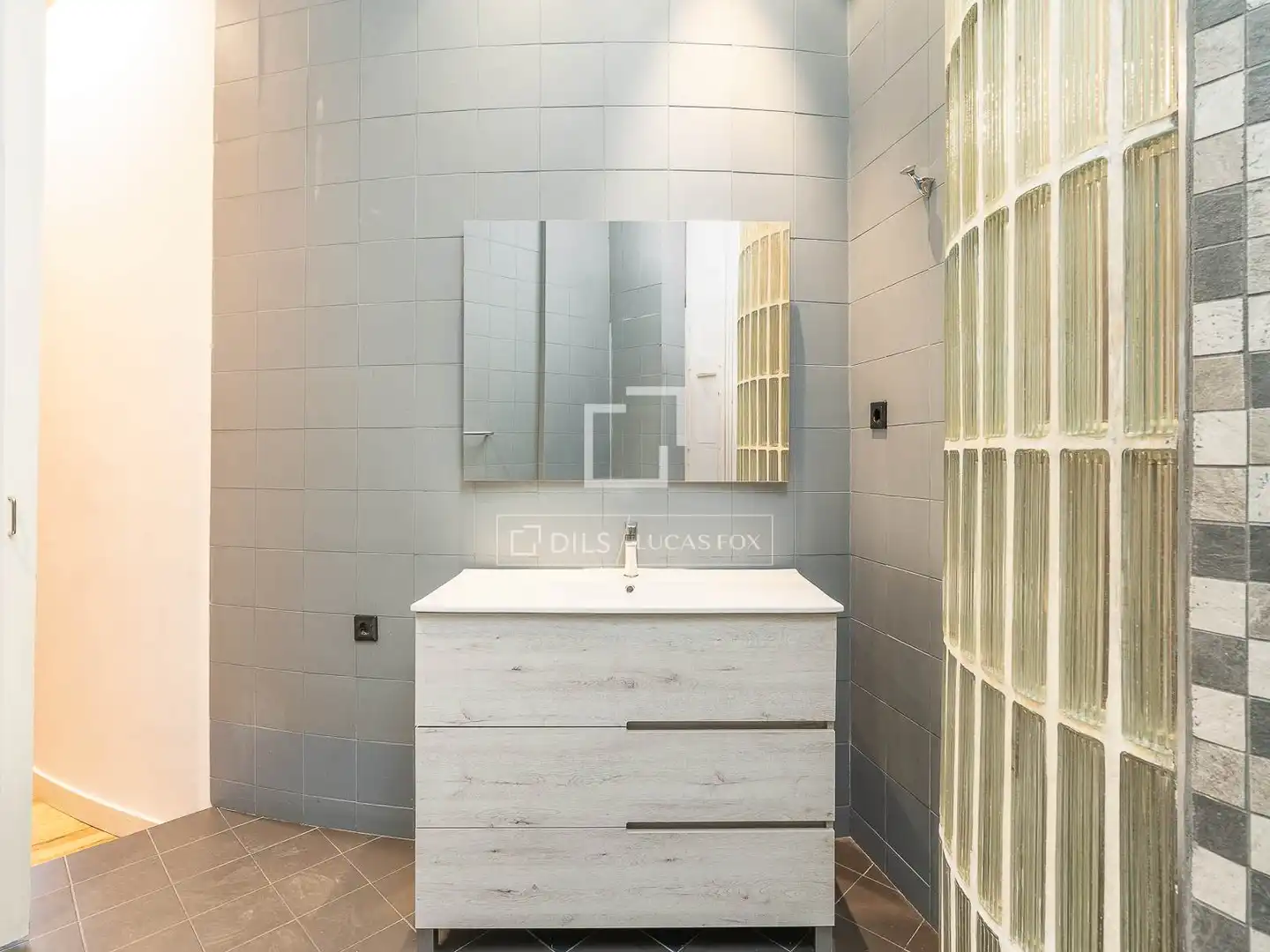 Bathroom of Flat for sale in Barcelona  with Air Conditioner, Terrace and Storage room