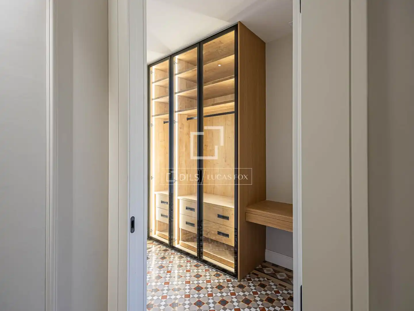Wohnung zum Verkauf in Barcelona mit Klimaanlage, Heizung und Balkon