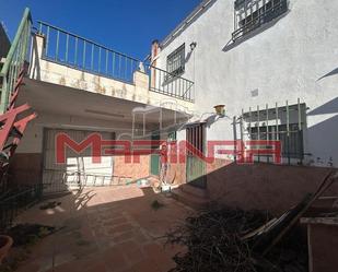 Vista exterior de Casa adosada en venda en Seseña amb Calefacció, Jardí privat i Terrassa