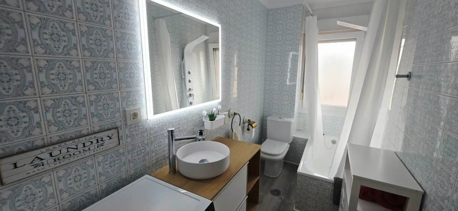 Bathroom of Flat for rent in Gijón   with Heating, Parquet flooring and Furnished