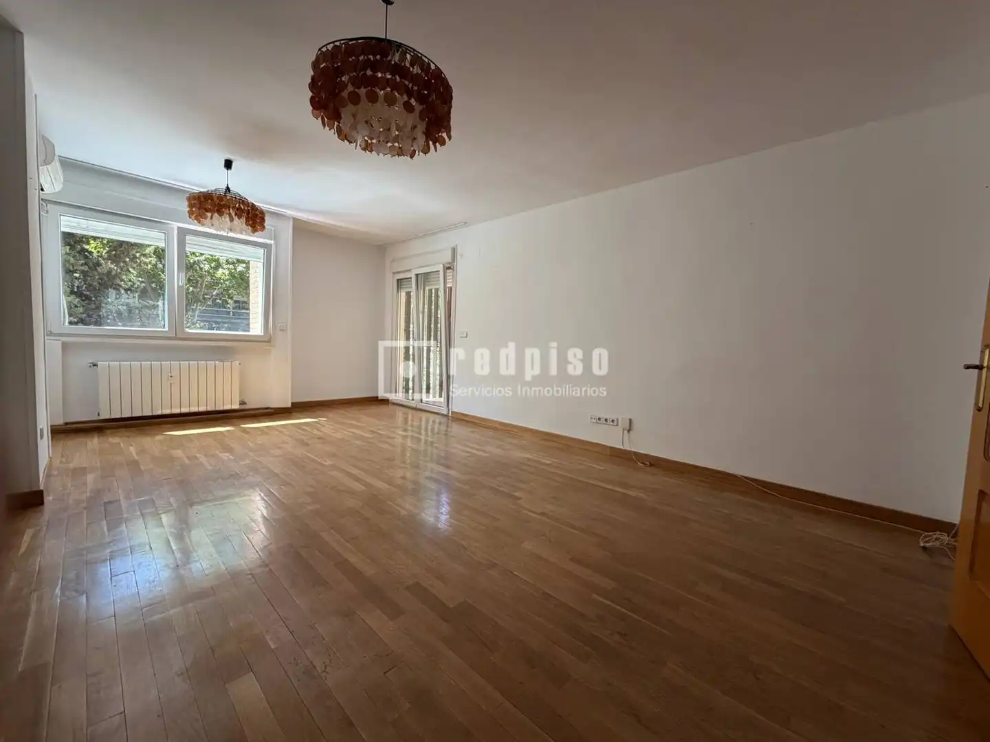 Living room of Flat for rent in Madrid  with Air Conditioner, Parquet flooring and Terrace