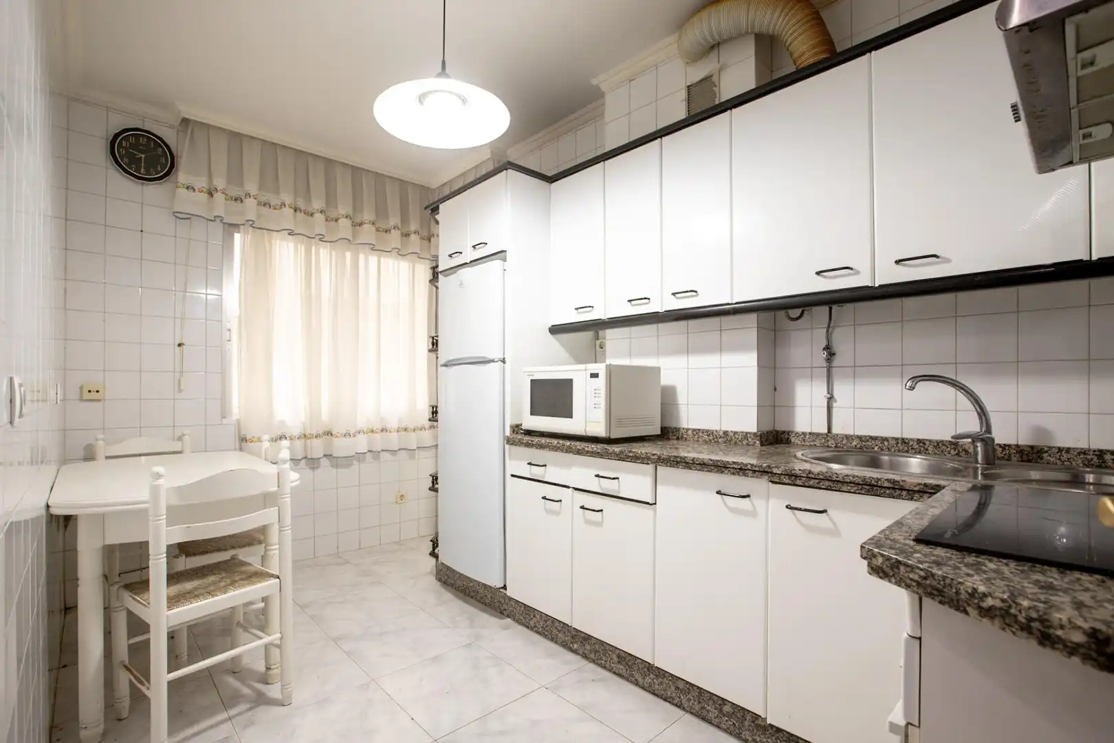 Cocina de Piso en venta en Pontevedra Capital  con Parquet, Trastero y Balcón