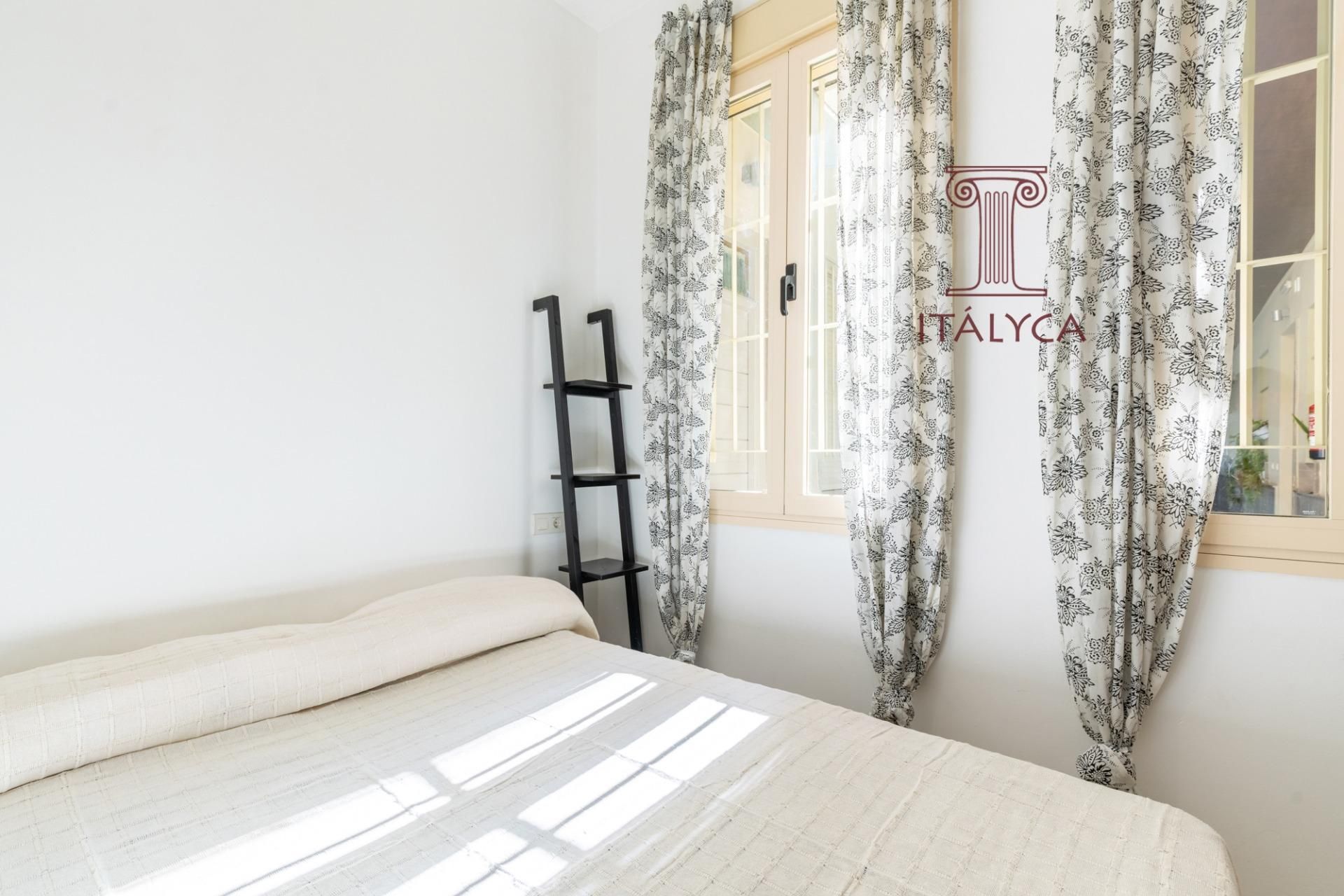 Bedroom of Flat for sale in  Sevilla Capital  with Air Conditioner