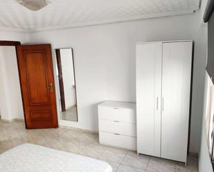 Bedroom of Flat to share in  Valencia Capital  with Air Conditioner and Terrace