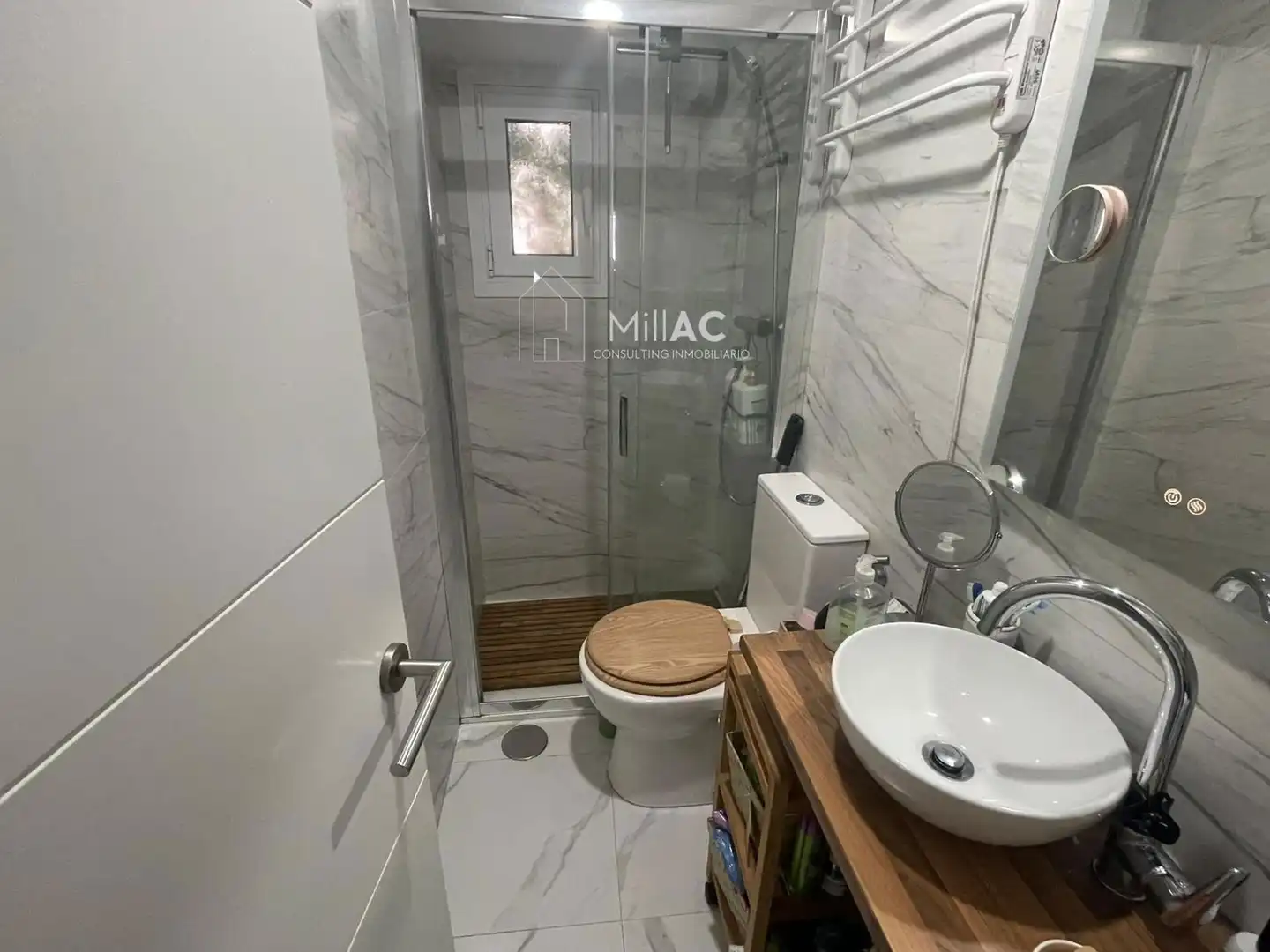 Bathroom of Flat for sale in Madrid  with Air Conditioner and Heating