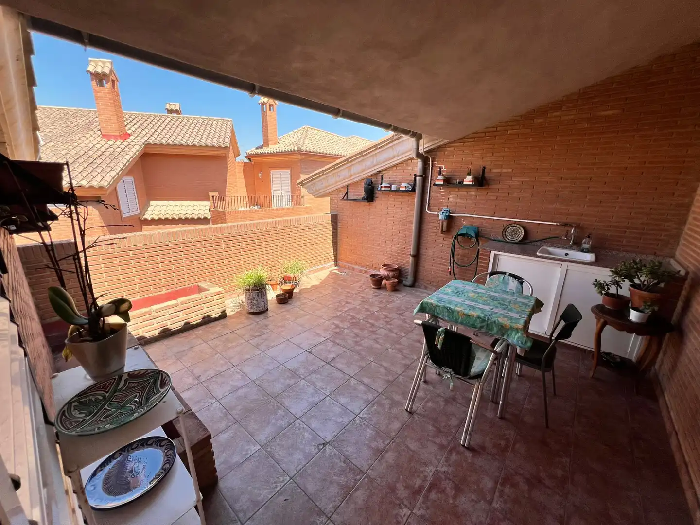 Terrasse von Einfamilien-Reihenhaus zum Verkauf in Sagunto / Sagunt mit Klimaanlage, Heizung und Terrasse