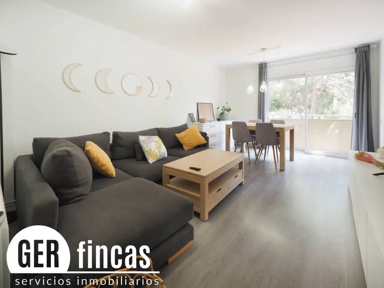 Sala de estar de Piso en venta en Terrassa con Aire acondicionado, Parquet y Terraza