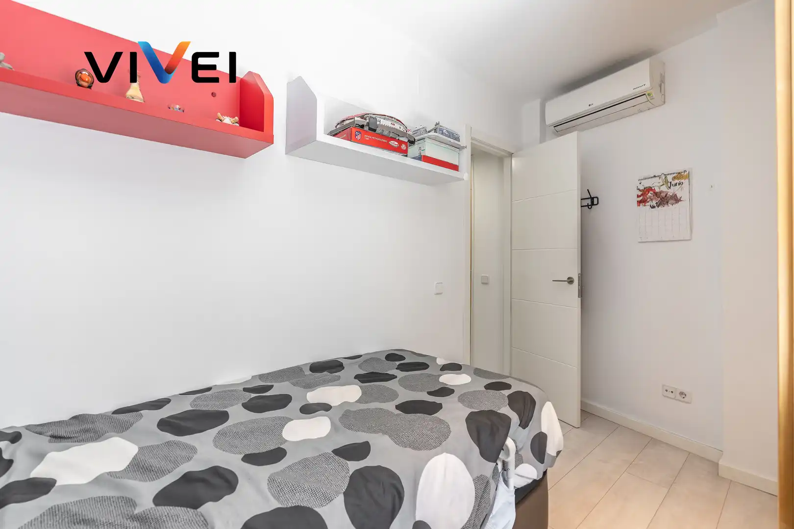 Schlafzimmer von Dachboden zum Verkauf in Madrid mit Heizung, Terrasse und Balkon