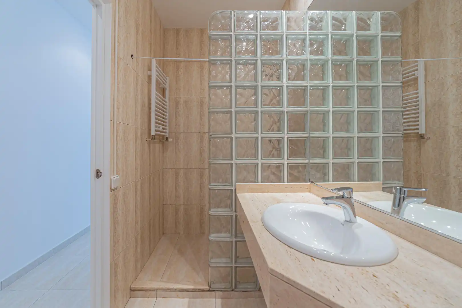 Bany de Apartament en venda en Barcelona amb Calefacció i Terrassa