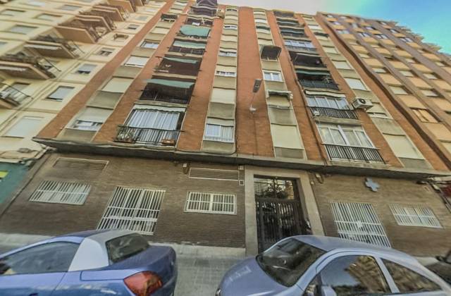 Piso en Venta en C/ Benasal en Hospital - Plaza del Real