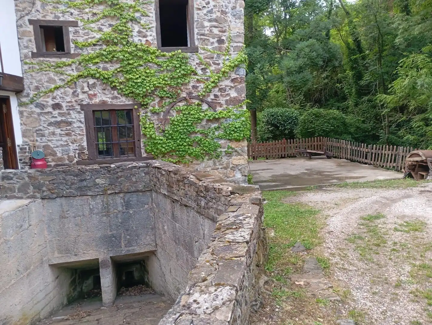 Vista exterior de Casa o xalet en venda en Pesaguero amb Calefacció, Terrassa i Moblat