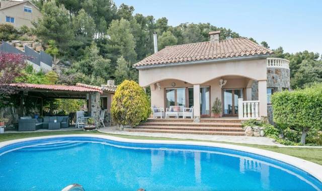 Casa-chalet en Venta en Corbera de Llobregat