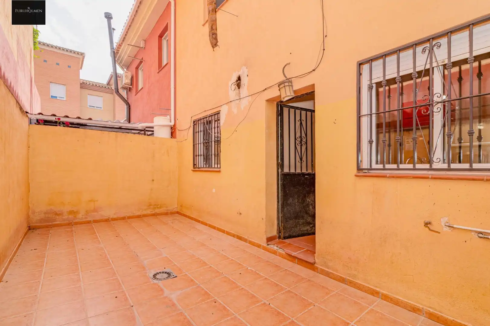 Vista exterior de Casa adosada en venda en Las Gabias amb Balcó