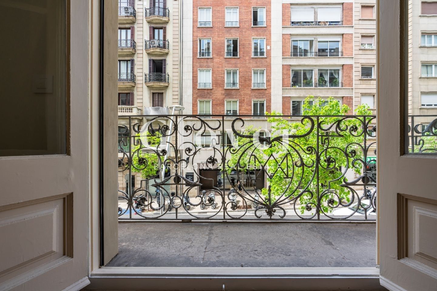 Balcony of Flat to rent in  Barcelona Capital  with Air Conditioner, Heating and Furnished