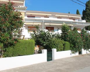 Vista exterior de Àtic en venda en L'Escala amb Terrassa i Piscina comunitària