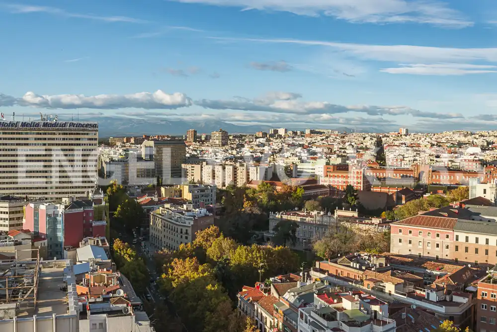 Außenansicht von Wohnung zur Miete in Madrid mit Klimaanlage, Heizung und Parkett