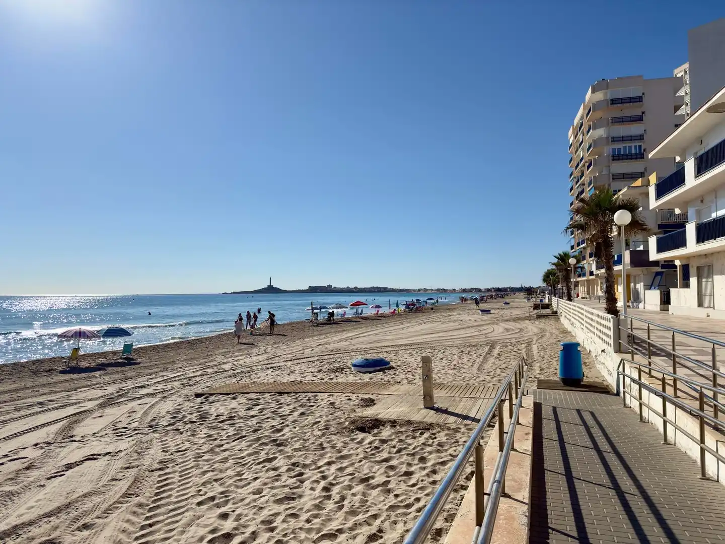Außenansicht von Wohnungen zum Verkauf in La Manga del Mar Menor mit Klimaanlage, Heizung und Terrasse
