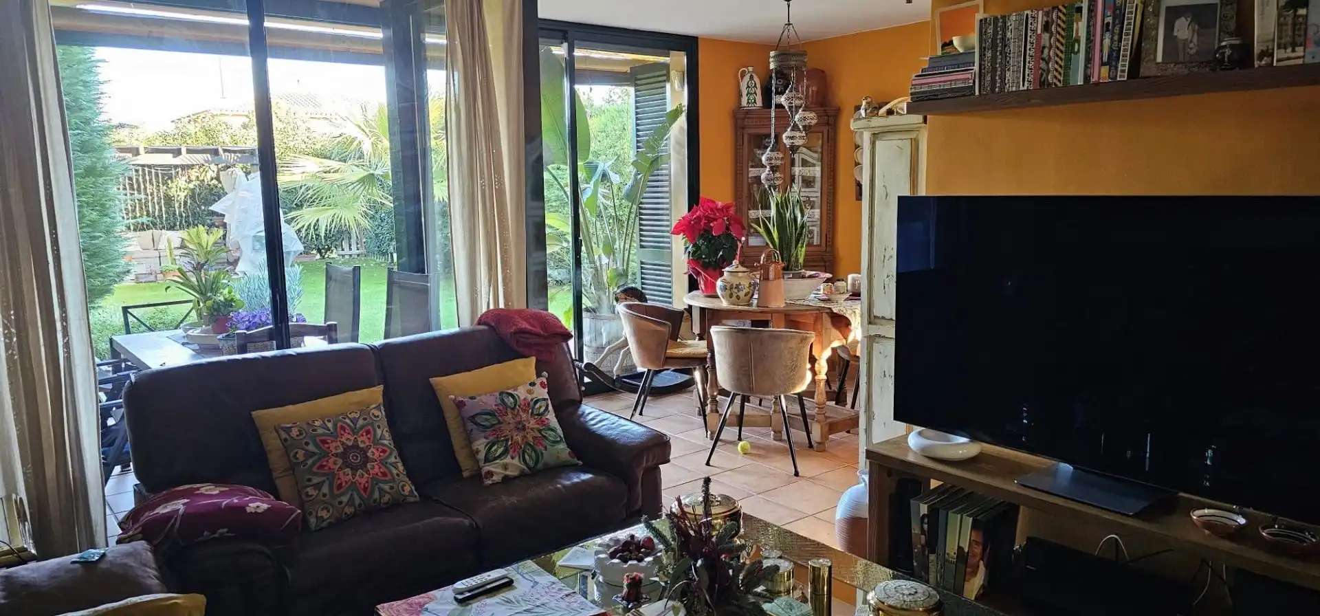 Sala d'estar de Casa adosada en venda en Navata amb Aire condicionat, Calefacció i Traster
