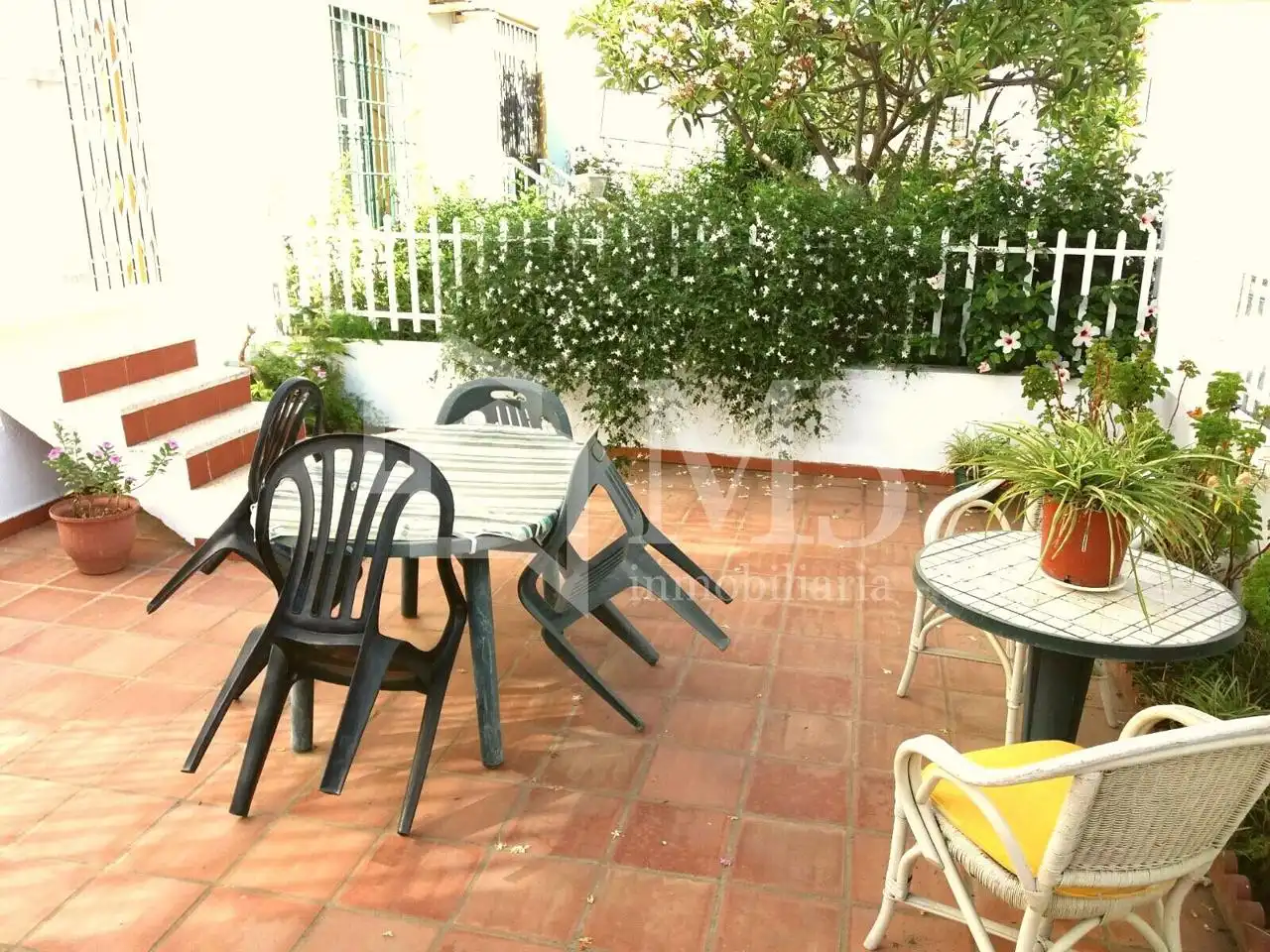 Terrasse von Einfamilien-Reihenhaus zum Verkauf in Algarrobo mit Möbliert