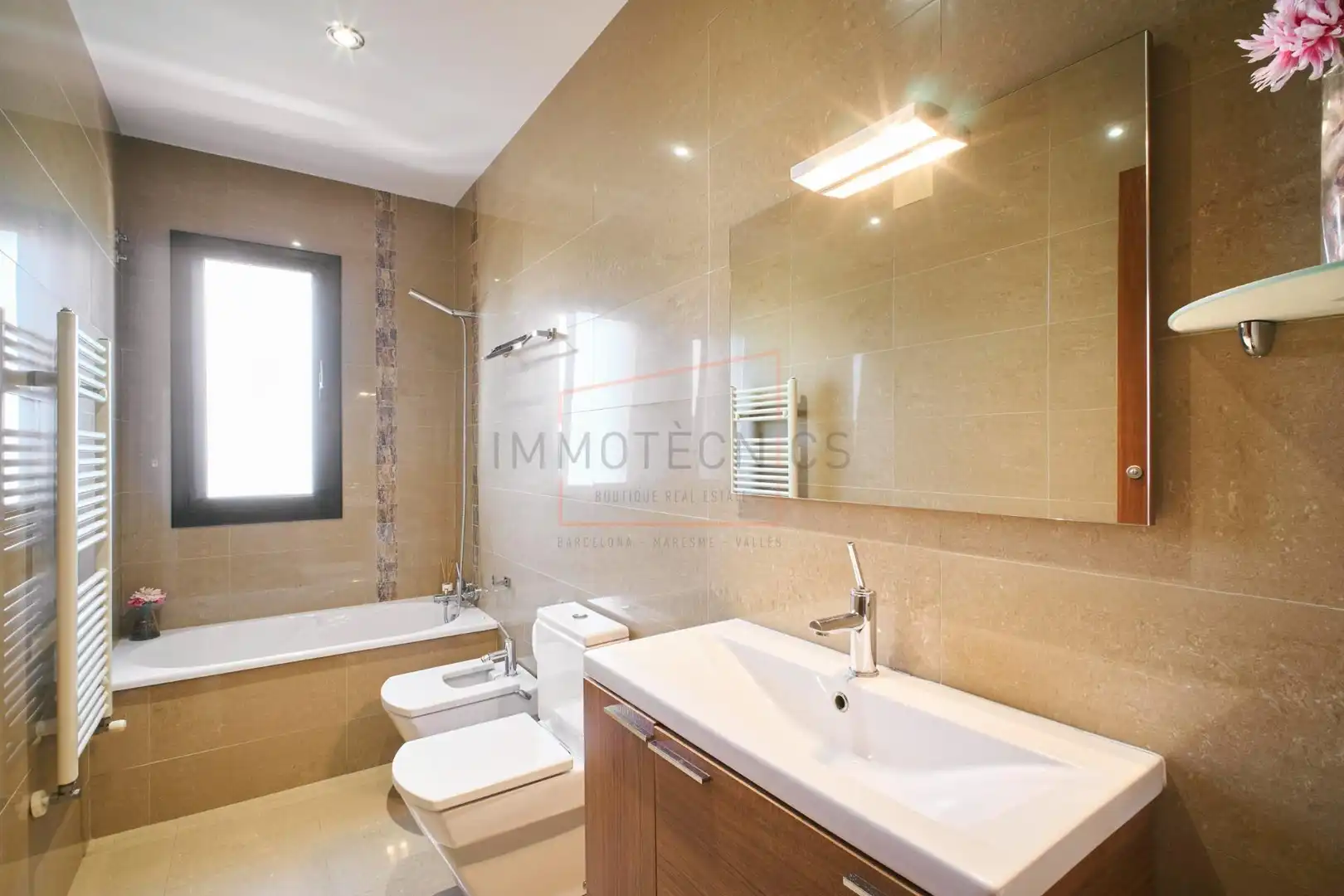 Bany de Casa o xalet en venda en Vilanova del Vallès amb Jardí privat, Terrassa i Piscina