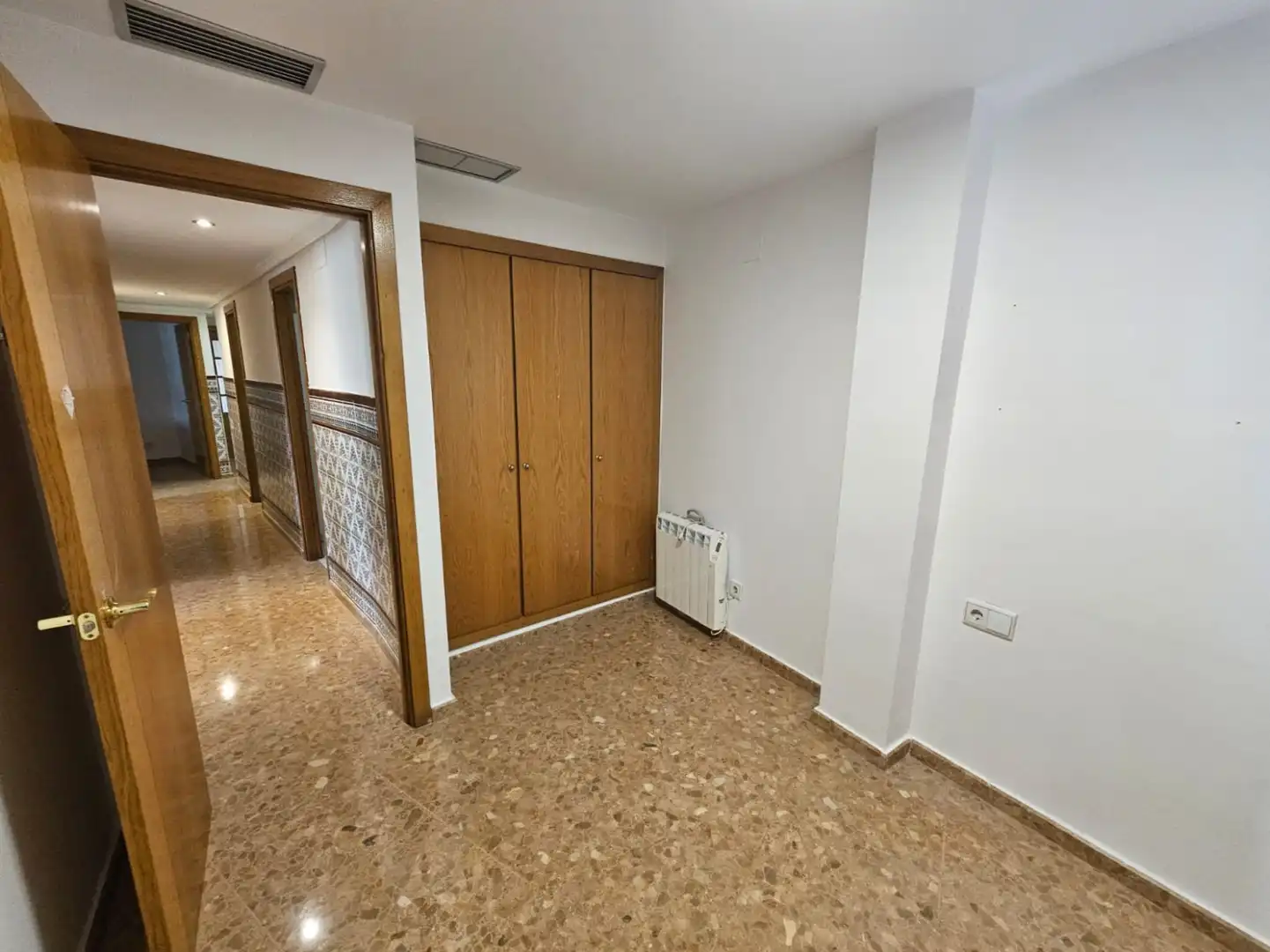 Flat for rent in Valencia  with Air Conditioner and Heating