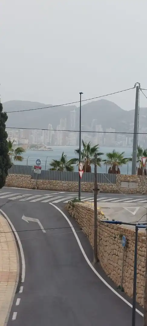Vista exterior de Estudi en venda en Benidorm amb Aire condicionat, Moblat i Rentadora