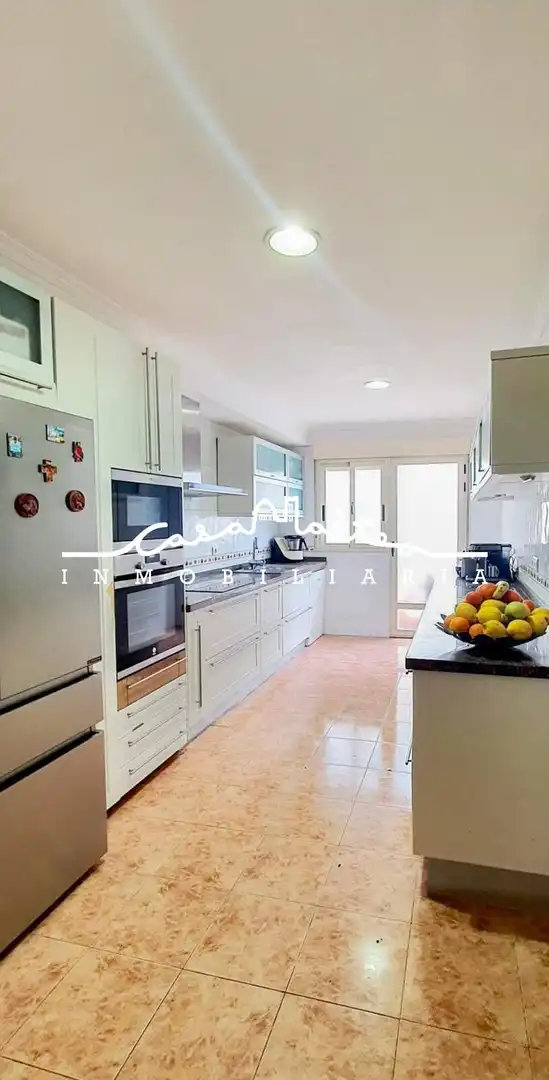 Cocina de Casa o chalet en venta en L'Alfàs del Pi con Aire acondicionado, Jardín privado y Terraza