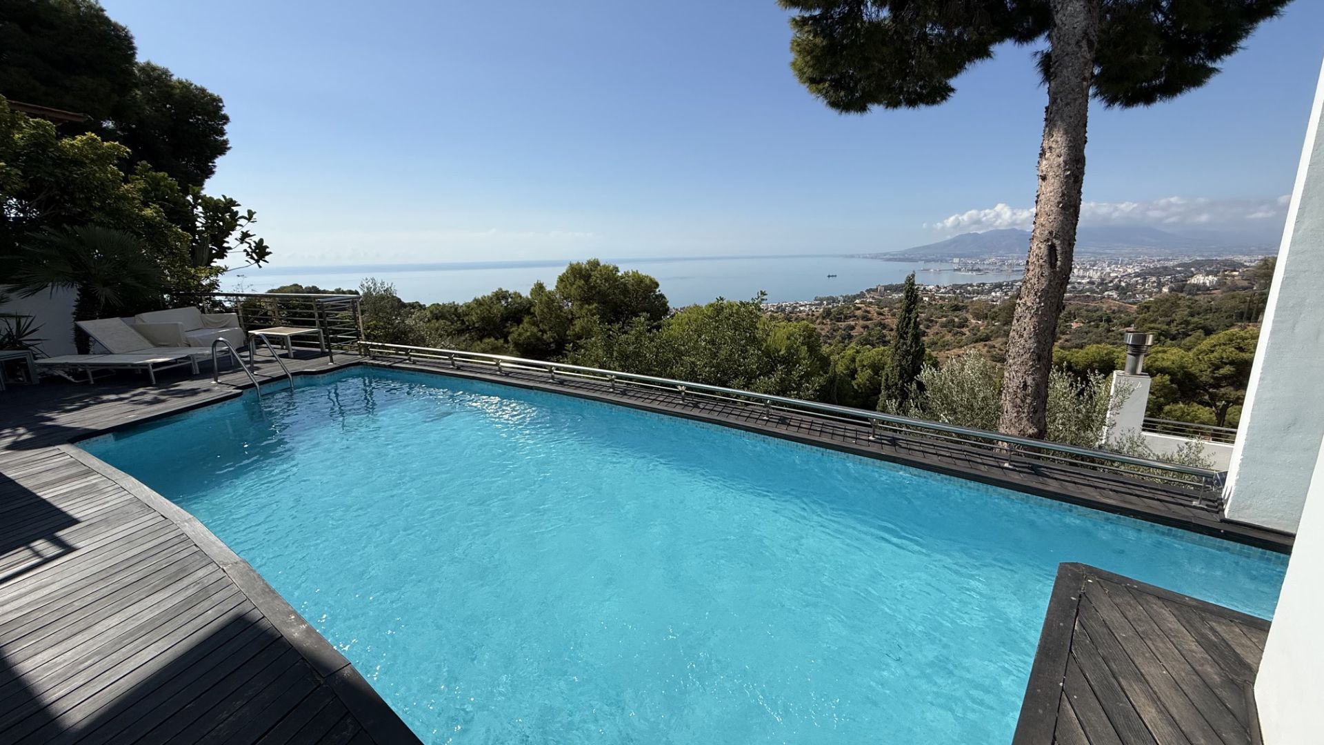 Piscina de Casa o xalet en venda en Málaga Capital amb Aire condicionat, Calefacció i Jardí privat